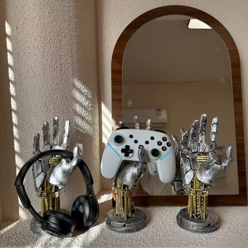 1x Cybernetic Robot Hand Statue Decor Video Game Controller Stand - Silver/Gold